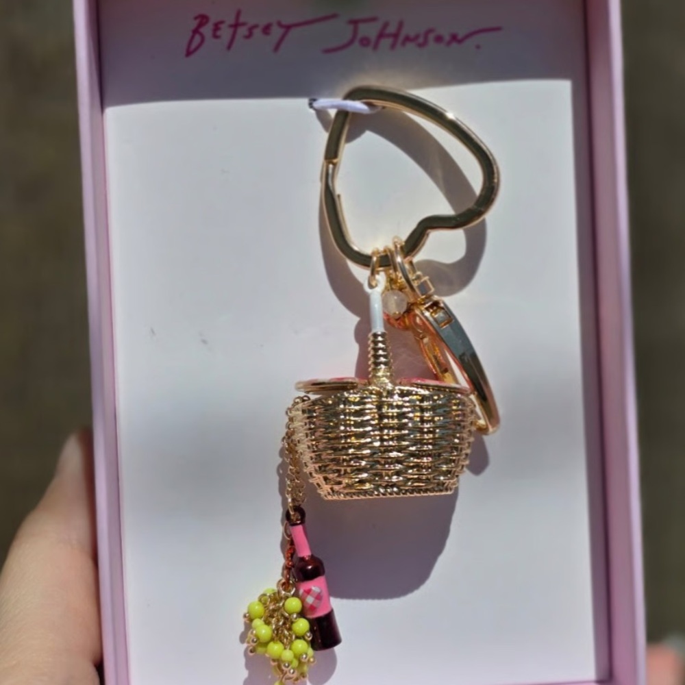 New Betsey Johnson Gold Tone Summer Picnic Bag Charm Wine Bottle & Grapes Charm - Picture 7 of 16